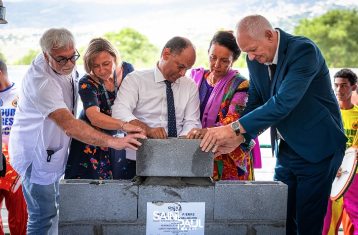 Saint-Paul : pose de la première pierre du bâtiment ambulatoire