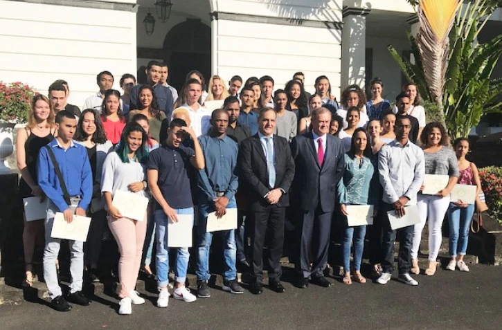 remise de diplômeaux bacheliers avec mentions 