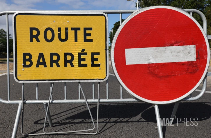 panneeau route barrée