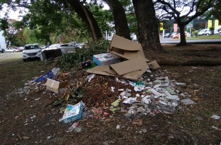 Déchèterie sauvage à Saint-Benoit