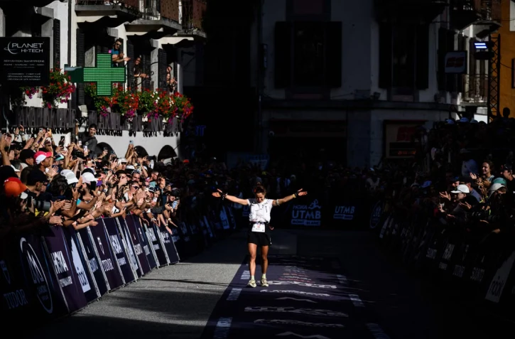 La Française Blandine L’Hirondel, lors de la 23ᵉ édition de l’Ultra-Trail du Mont-Blanc (UTMB), à Chamonix (Haute-Savoie), le 29 août 2026. JEFF PACHOUD / AFP 
