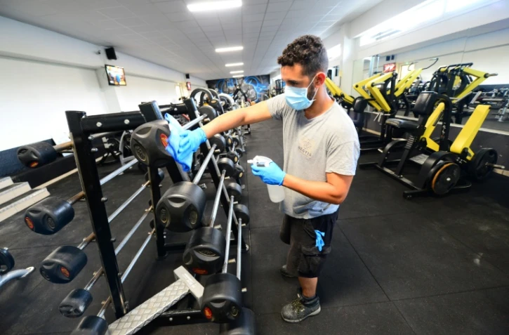 Désinfection des équipements de la salle de sport "Body Staff Gym", le 1er juin 2020 à Artigues-près-Bordeaux