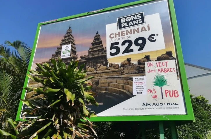 Extinction Rebellion, action coup de poing, publicité, panneaux publicitaires