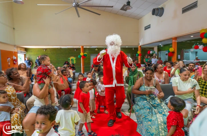 Le Port : le père Noël a rendu visite aux enfants