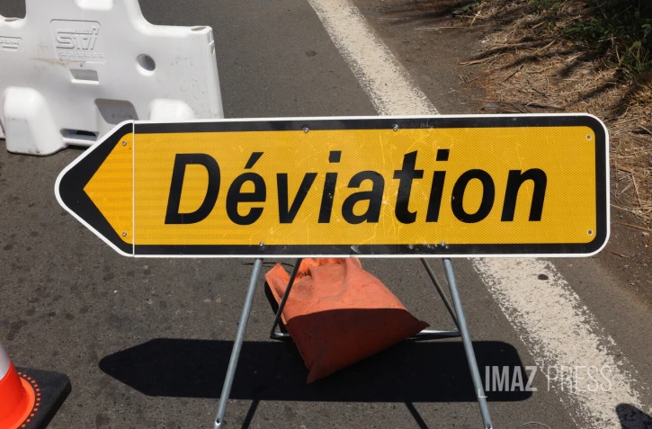 Panneau de signalisation routière