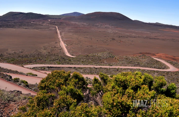 route de la plaine des sables au volcan 