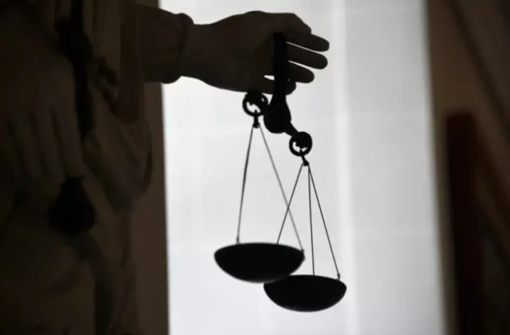 Trois adolescents présentés à un juge pour viol sur mineure et violences antisémites ( AFP / DAMIEN MEYER )