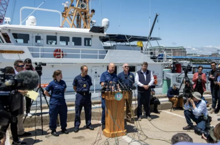 Le capitaine des gardes-côtes américains Jamie Frederick lors d'un point presse sur les opérations de recherche du Titan, à Boston, le 21 juin 2023 ( AFP / Joseph Prezioso )