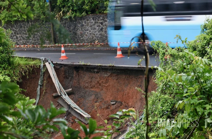 Chaussée effondrée à la Montagne