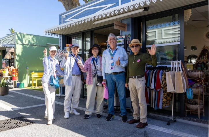 Saint-Denis : une escale culturelle pour des touristes japonais à la découverte du savoir-faire local