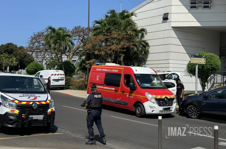 Le Port : un jeune homme tué à coups de couteaux près de la médiathèque