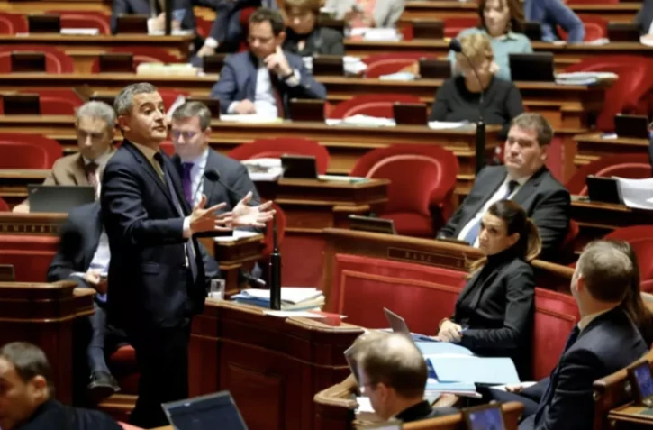Le ministre de l'Intérieur Gérald Darmanin devant les sénateurs lors du débat sur le projet de loi immigration, le 6 novembre 2023 à Paris ( AFP / Ludovic MARIN )