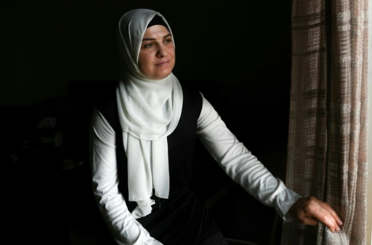 Ramia al-Sous, une veuve d'un détenu syrien et mère de trois enfants, lors de son entretien avec l'AFP dans la Békaa, au Liban, le 13 juin 2022  