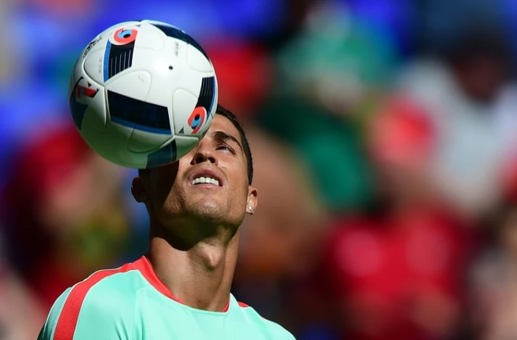 L'attaquant portugais Cristiano Ronaldo à l'échauffement avant le match de l'Euro contre la Hongrie, le 22 juin 2016 à Lyon