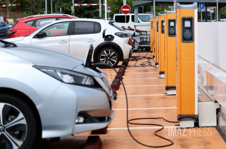 borne de recharge pour voitures électriques 