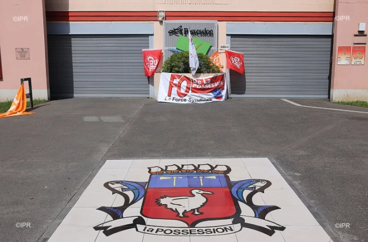 Grève des employés communaux à La Possession