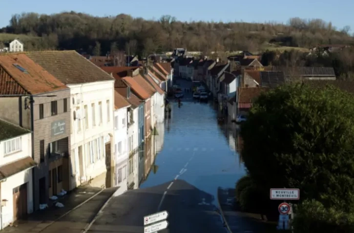 Vue aérienne du village de Neuville-sous-Montreuil, dans le Pas-de-Calais, le 17 novembre 2023 ( AFP / Charles Caby )