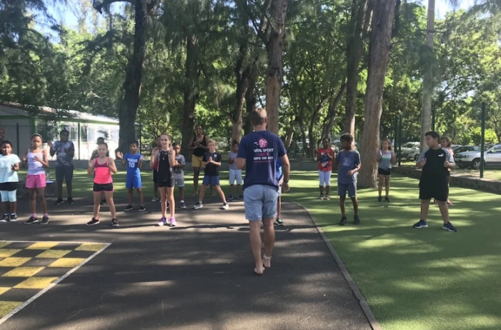 Saint-Paul : les élèves de l'école Louise Siarane fêtent le sport