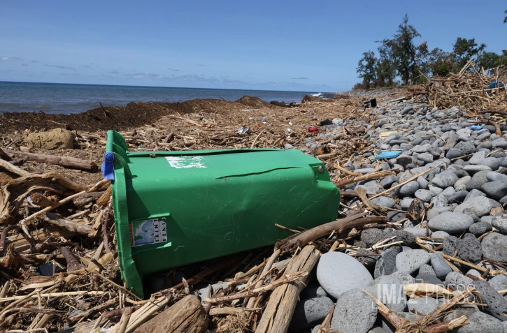 déchets front de mer cyclone Garance 