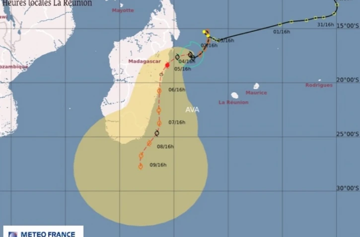 Ava se transforme en forte tempête tropicale