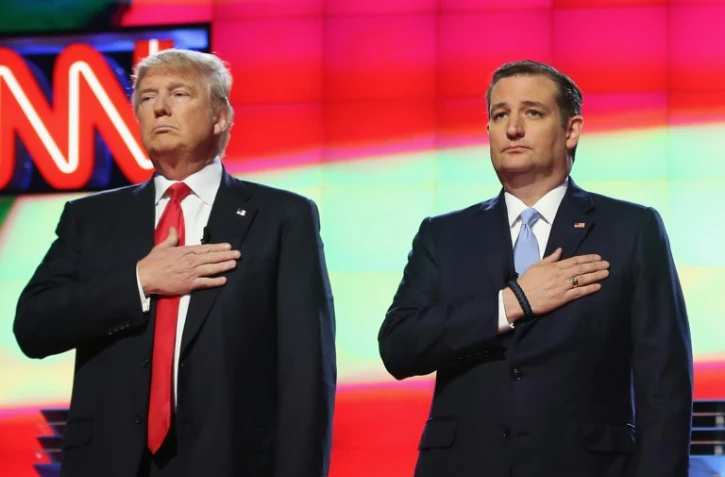 Les candidats à l'investiture républicaine pour l'élection présidentielle américaine Donald Trump (g) et Ted Cruz (d) avant un débat le 10 mars 2016 à Coral Gables, Floride 