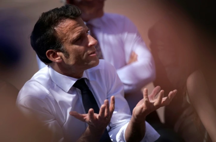 Le président Emmanuel Macron lors d'une visite d'un collège, à Ganges, dans l'Hérault, le 20 avril 2023