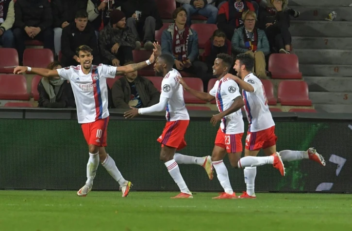 Lucas Paqueta (#10) qui fête son but et Karl Toko Ekambi ont été les grands artisans du succès lyonnais contre le Sparta à Prague, le 21 octobre 2021 