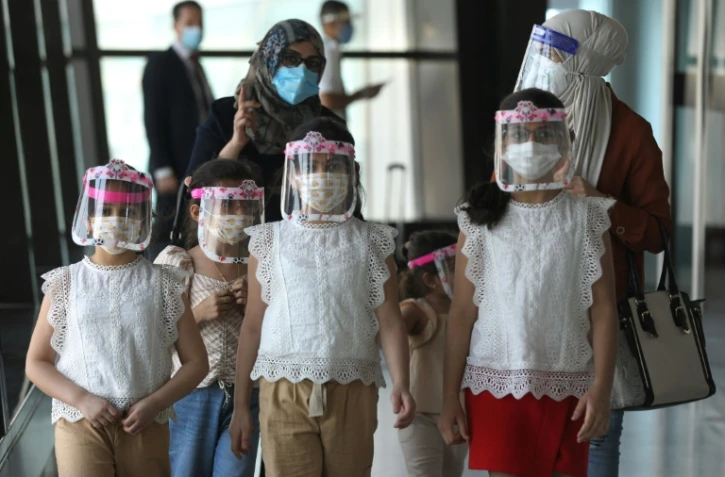Une famille irakienne à l'aéroport de Bagdad le 23 juillet 2020