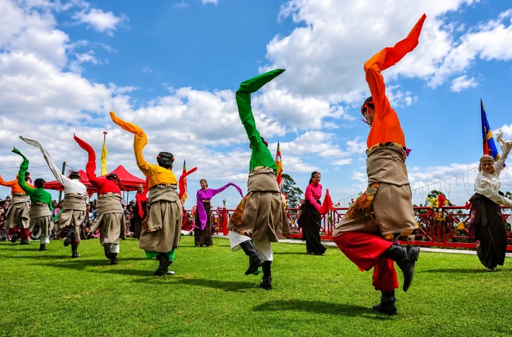 Le Temple bouddhiste tibétain Takchen Tcheulang présente un spectacle exceptionnel de danses sacrées tibétaines
