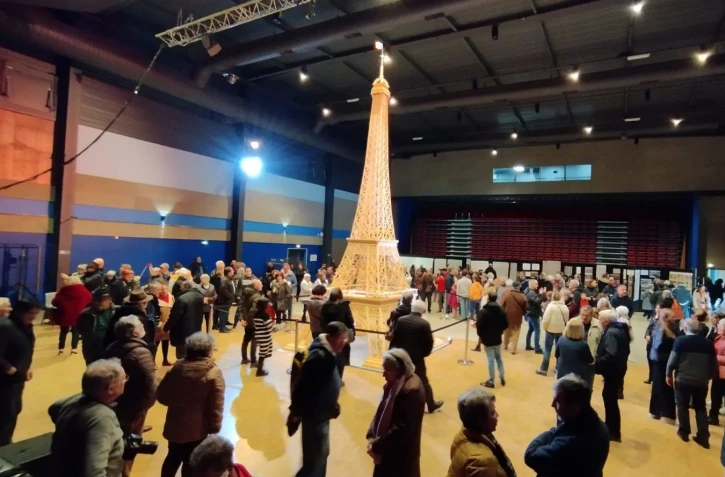Après huit ans de travail, sa Tour Eiffel en allumettes invalidée par le Guinness des records [?]