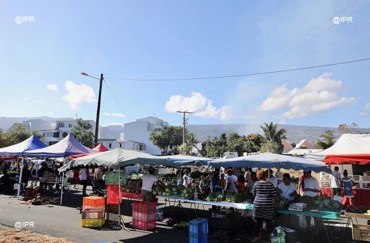 Premier dimanche du marché forain  Rivière des Galets