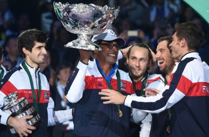 Les Bleus et le public français lors de la victoire décisive de Lucas Pouille devant Steve Darcis en finale de la Coupe Davis face à la Belgique, le 26 novembre 2017 à Villeneuve-d\'Ascq
