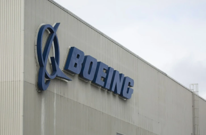Le 737 MAX de Boeing, impliqué dans deux accidents et qui avait été homologué et autorisé à voler par le régulateur aérien américain en 2017, a depuis été cloué au sol à travers le monde