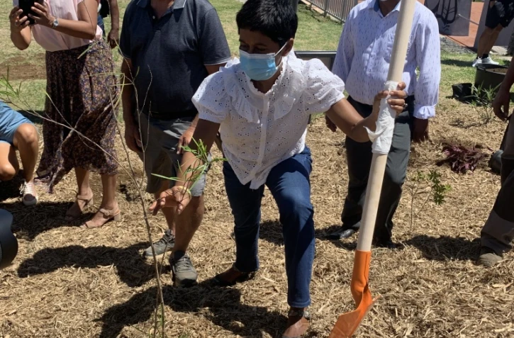 Éricka Bareigts lance le projet "Une naissance, un arbre"