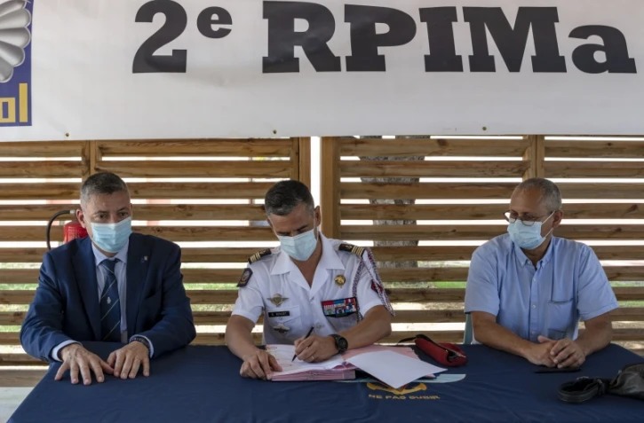 Signature de la convention classe de defense Tamarins