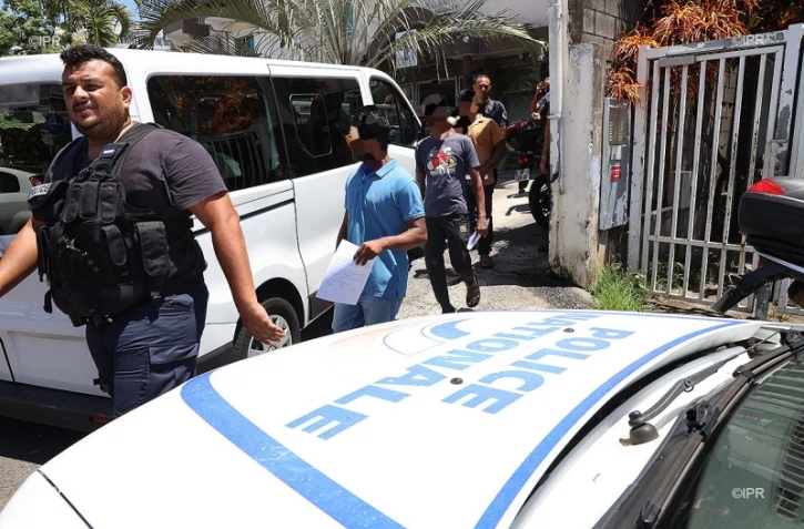 migrants select hotel 