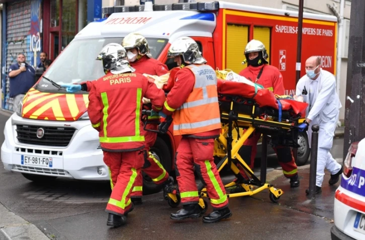 Soldats déployés à Paris après une attaque à l'arme blanche le 25 septembre 2020 près des anciens locaux de Charlie Hebdo