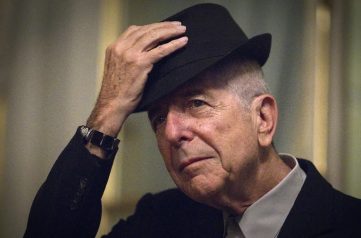 Le chanteur et poète Leonard Cohen pose le 16 janvier 2012 à Paris