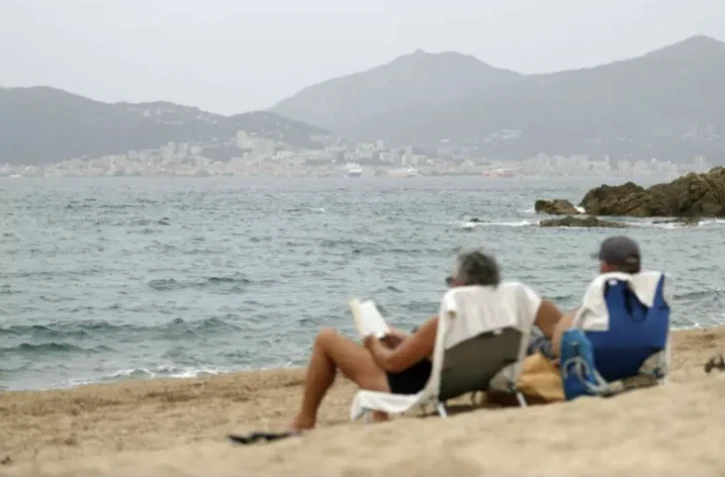 Pollution atmosphérique au-dessus d'Ajaccio, en Corse, le 18 septembre 2023 ( AFP / Pascal POCHARD-CASABIANCA )