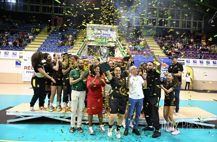 Handball : la Tamponnaise s'impose face au HBF Saint-Denis et conserve son titre