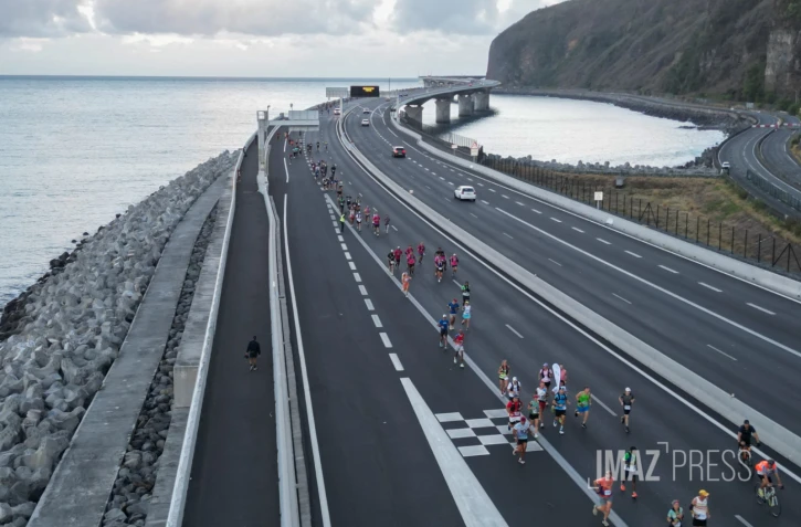 [Photos] Marathon de la corniche : 1.300 coureurs sur le bitume, la route du littoral fermée dans le sens nord - ouest