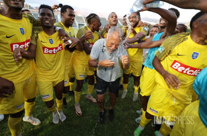 Finale régionale de la Coupe de France : le Saint-Denis FC mène 1 à 0 face à la JS Saint-Pierroise [?]