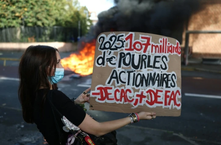 Une manifestante lors d'une journée d'appel au blocus des lycées en France, à Lille le 1er octobre 2026