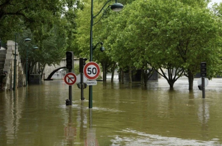 Les quais de Seine sont submergés par les eaux à Paris. Photo AFP