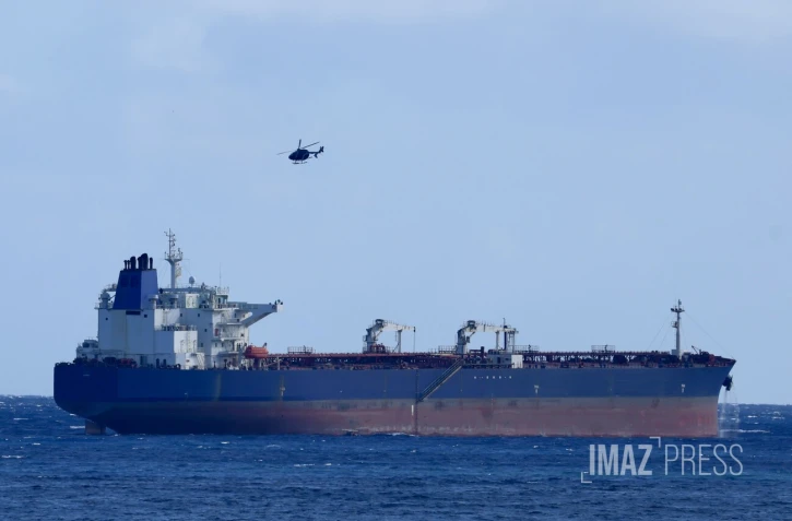 La Possession : le pétrolier de la flotte fantôme russe arrive en baie de la Possession