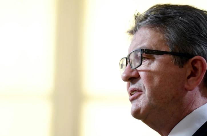 "Je ne dis pas que la motion de censure doit être un point final. Faisons leur confiance dans l'art d'aggraver les choses", a lancé le leader de LFI Jean-Luc Mélenchon