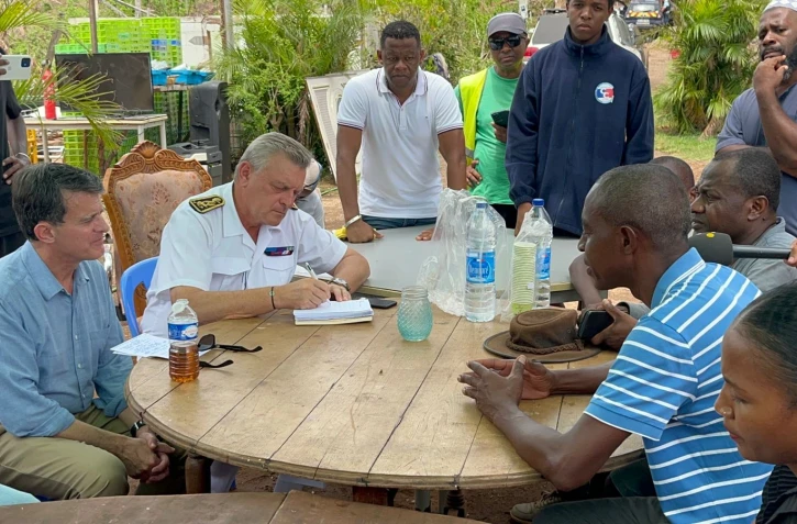 Mayotte : Manuel Valls affirme qu'il reviendra "dans quelques semaines" [?]