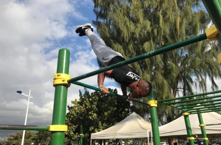 Championnat régional street workout au Port, bek la barre 