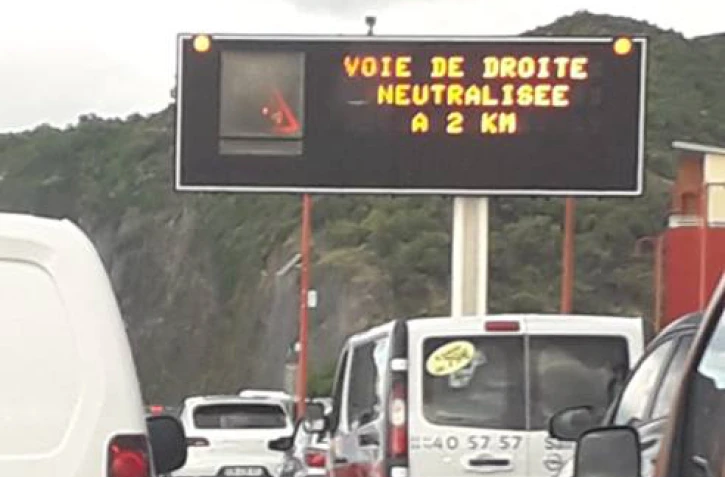  Route du littoral - 4 km de bouchons de la Ravine à Malheur jusqu'à l'échangeur de La Possession