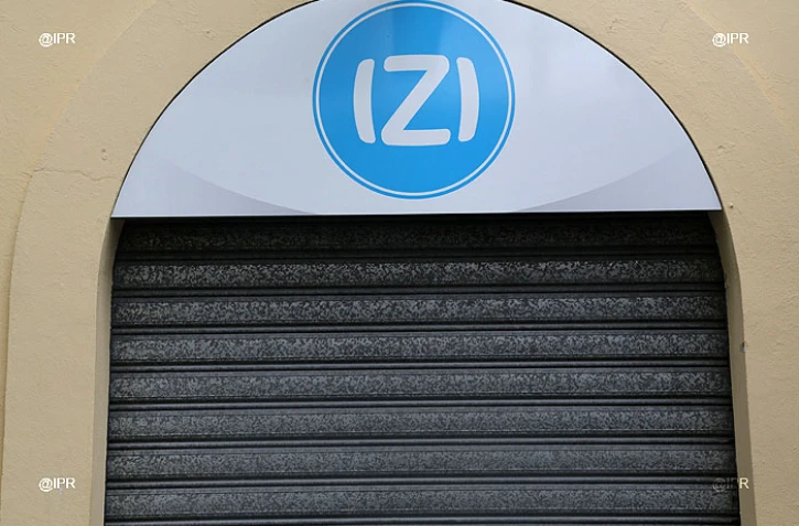 izi